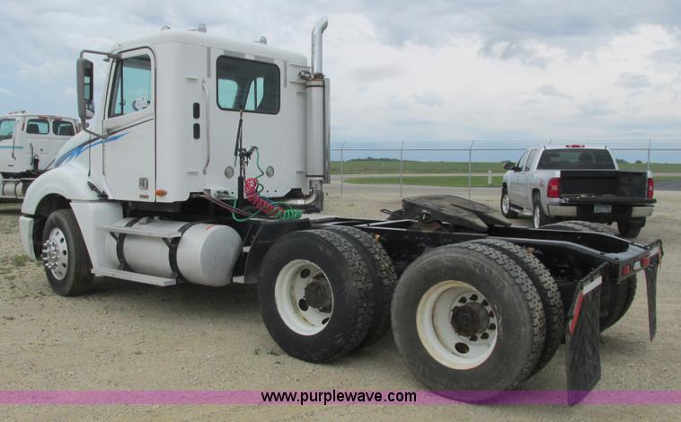 image for item K4059 2006 Freightliner Columbia semi truck