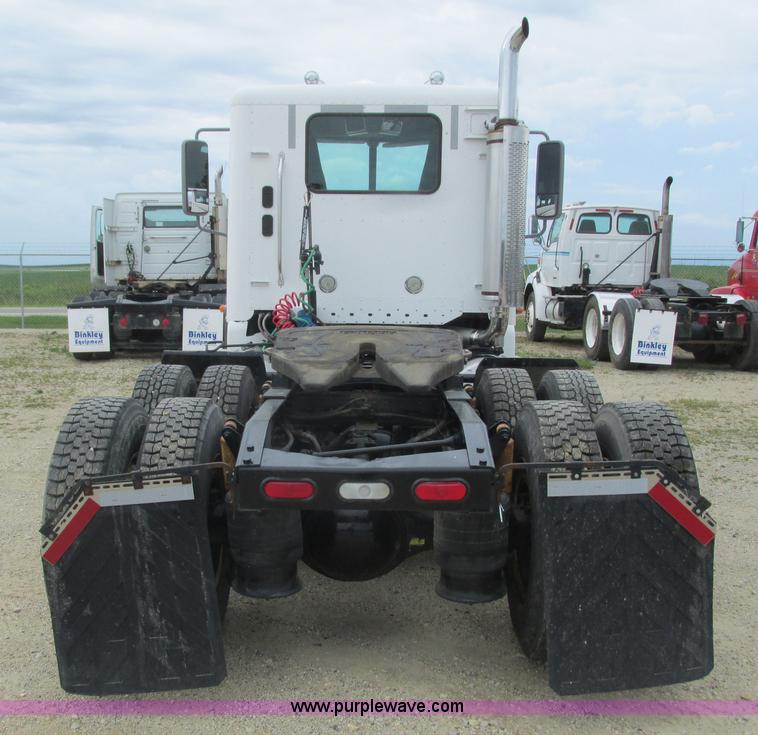 image for item K4059 2006 Freightliner Columbia semi truck