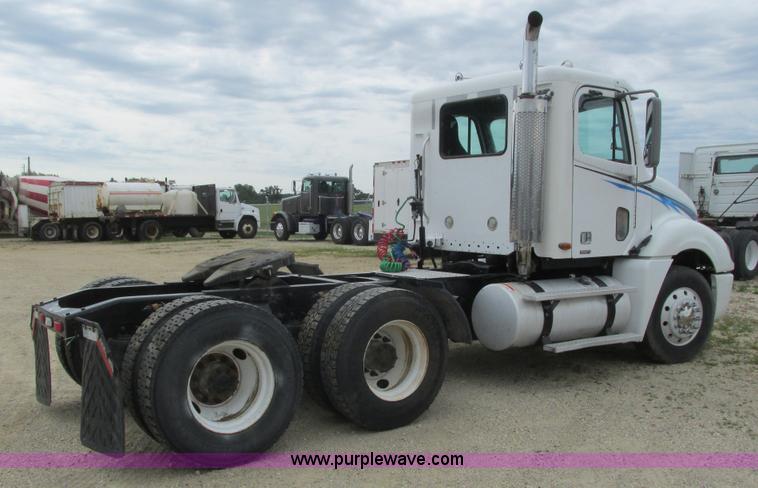 image for item K4059 2006 Freightliner Columbia semi truck