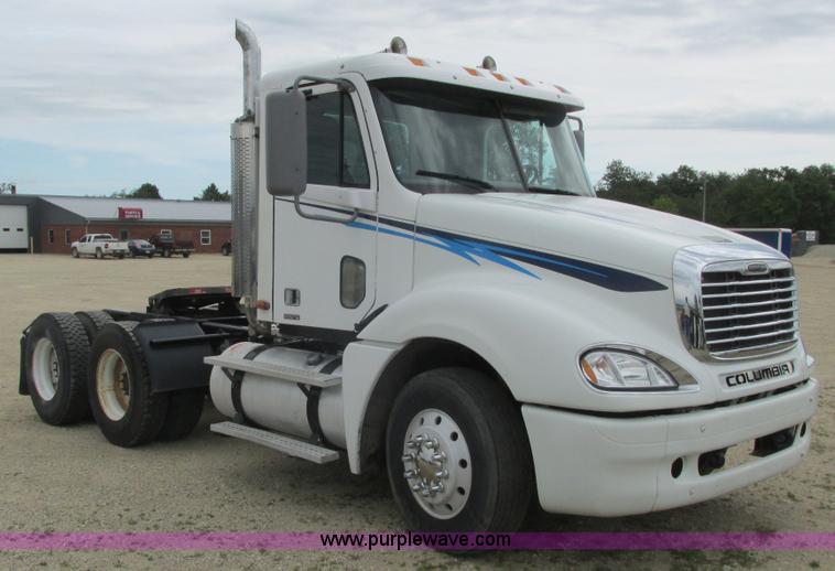 image for item K4059 2006 Freightliner Columbia semi truck
