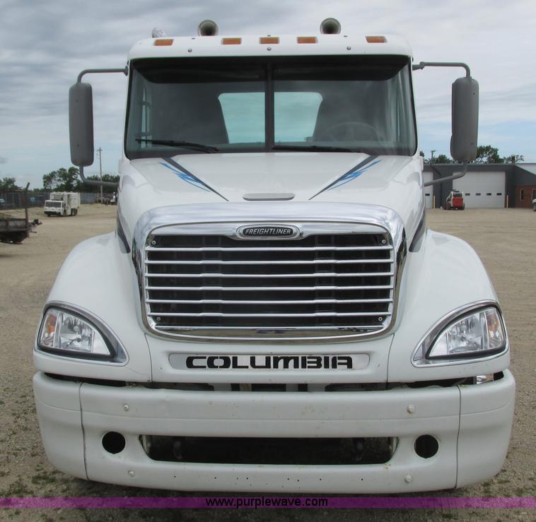 image for item K4059 2006 Freightliner Columbia semi truck