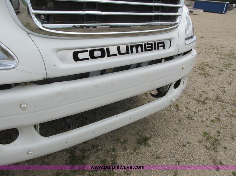 image for item K4059 2006 Freightliner Columbia semi truck