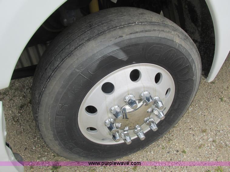 image for item K4059 2006 Freightliner Columbia semi truck