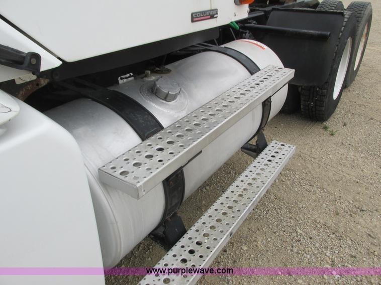 image for item K4059 2006 Freightliner Columbia semi truck