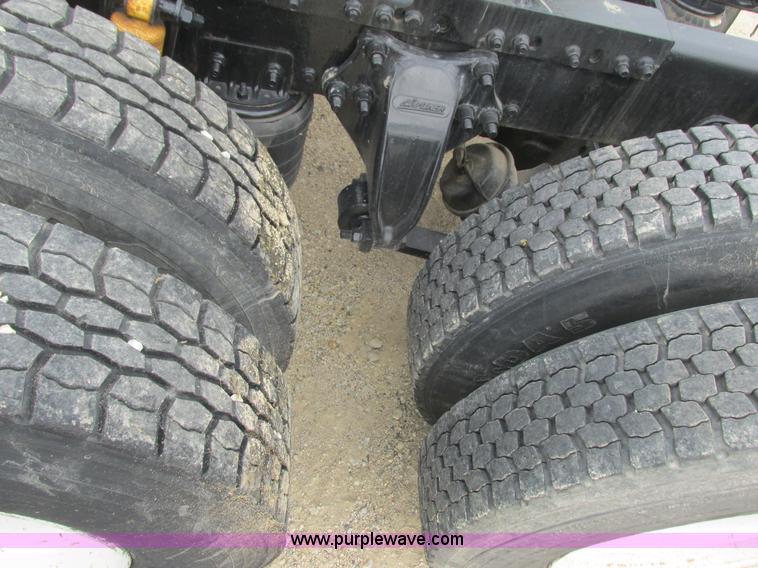 image for item K4059 2006 Freightliner Columbia semi truck