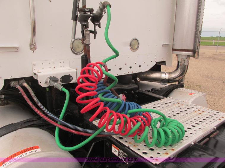 image for item K4059 2006 Freightliner Columbia semi truck