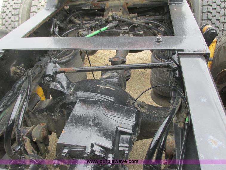 image for item K4059 2006 Freightliner Columbia semi truck