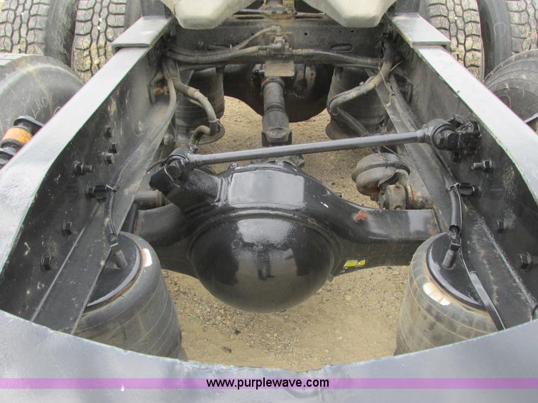 image for item K4059 2006 Freightliner Columbia semi truck