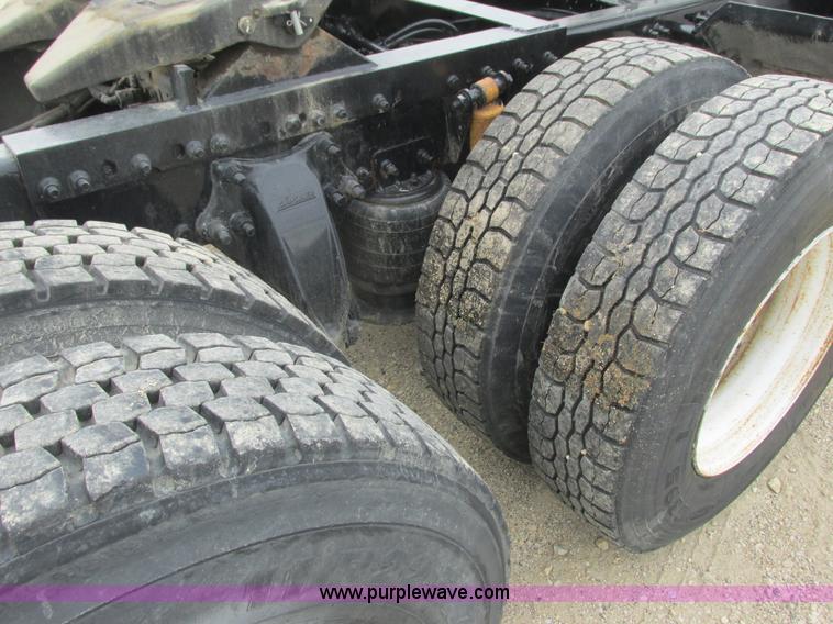 image for item K4059 2006 Freightliner Columbia semi truck