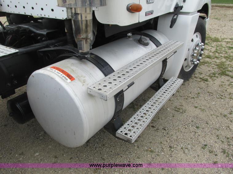 image for item K4059 2006 Freightliner Columbia semi truck