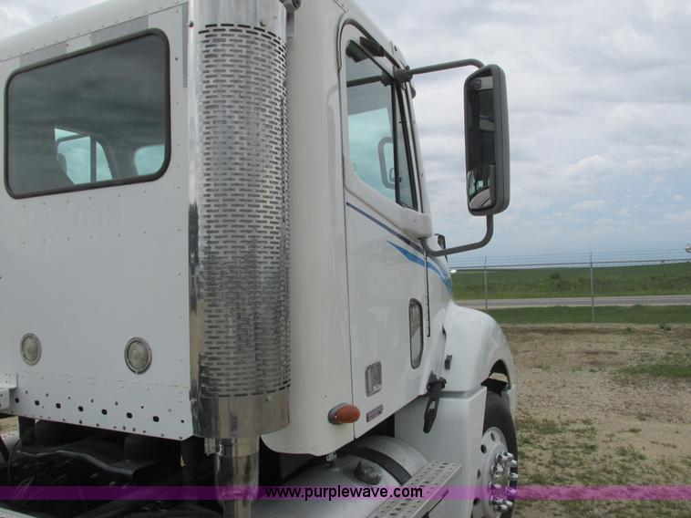 image for item K4059 2006 Freightliner Columbia semi truck