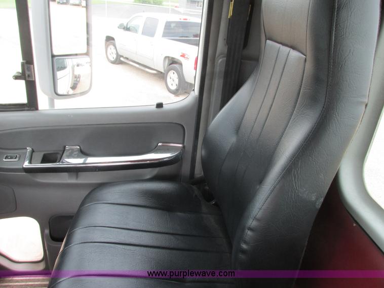 image for item K4059 2006 Freightliner Columbia semi truck