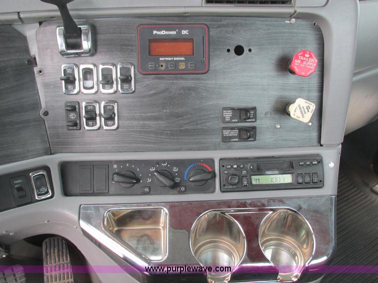 image for item K4059 2006 Freightliner Columbia semi truck