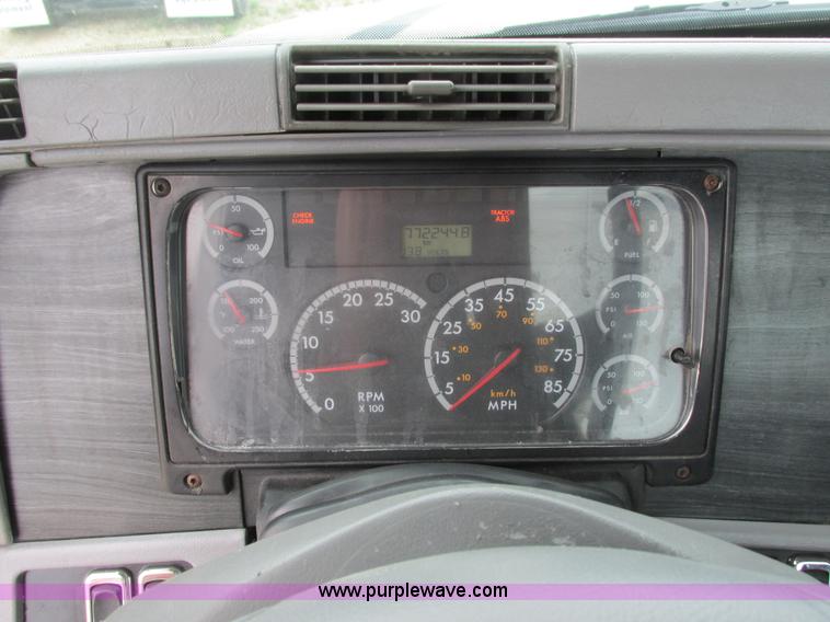 image for item K4059 2006 Freightliner Columbia semi truck