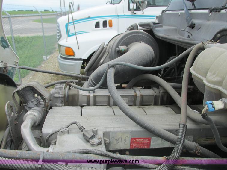 image for item K4059 2006 Freightliner Columbia semi truck