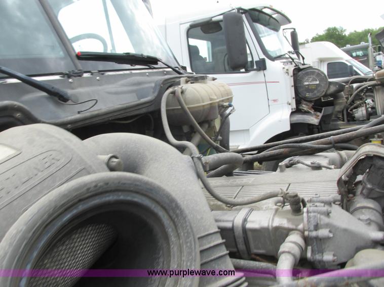 image for item K4059 2006 Freightliner Columbia semi truck