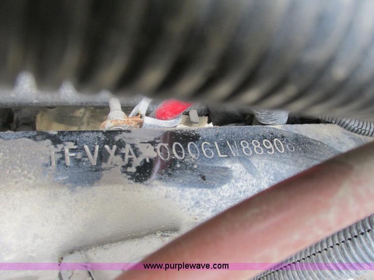 image for item K4059 2006 Freightliner Columbia semi truck