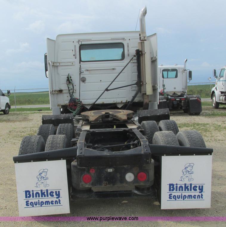 image for item K4060 1998 Volvo VN semi truck