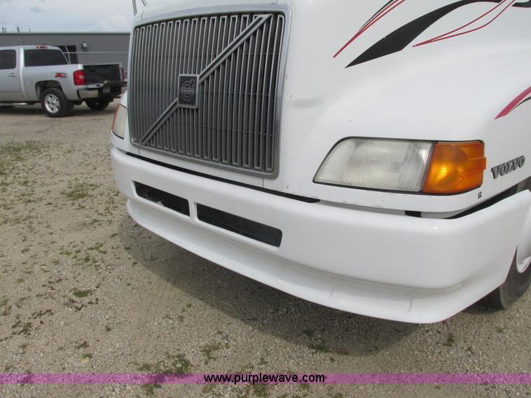 image for item K4060 1998 Volvo VN semi truck