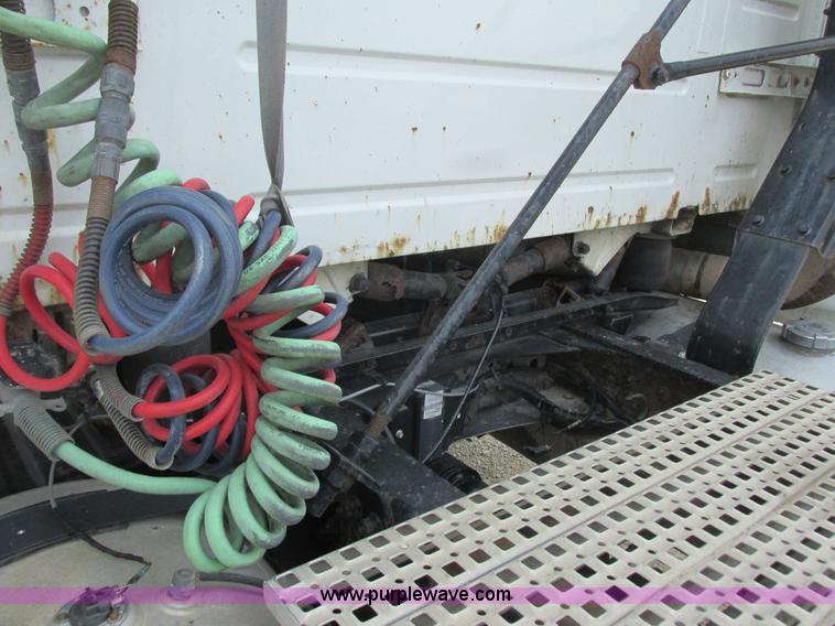 image for item K4060 1998 Volvo VN semi truck