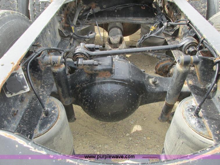 image for item K4060 1998 Volvo VN semi truck