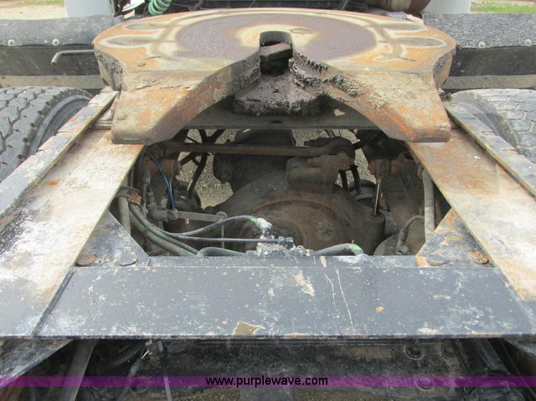 image for item K4060 1998 Volvo VN semi truck