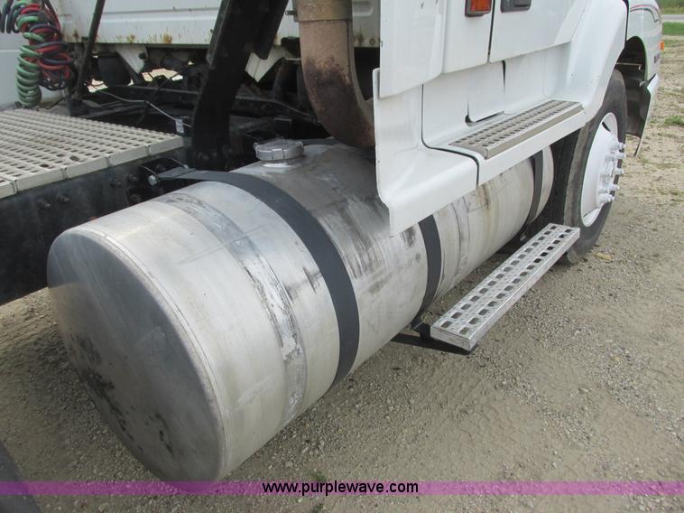 image for item K4060 1998 Volvo VN semi truck