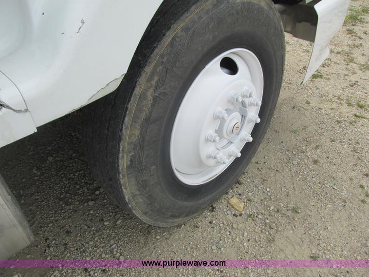 image for item K4060 1998 Volvo VN semi truck