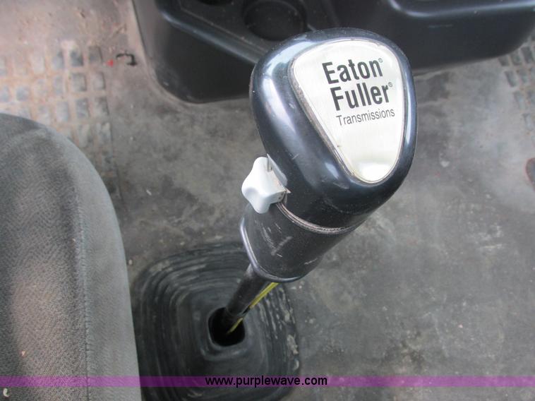 image for item K4060 1998 Volvo VN semi truck