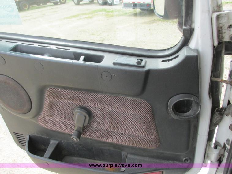 image for item K4060 1998 Volvo VN semi truck