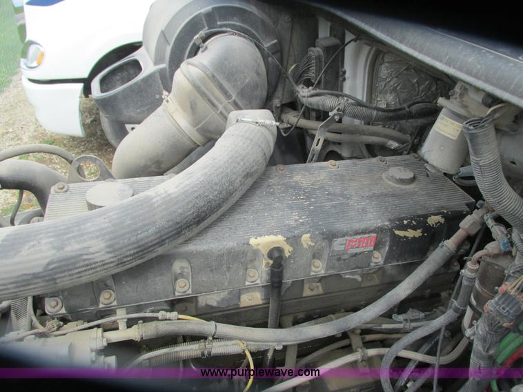 image for item K4060 1998 Volvo VN semi truck