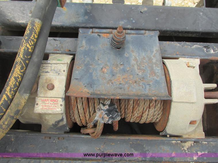 image for item K4062 1989 Trail King TK60HTXL492 drop deck hydra-tail equipment trailer