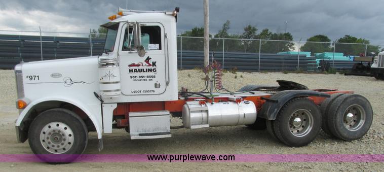 image for item K4063 1997 Peterbilt 379 semi truck