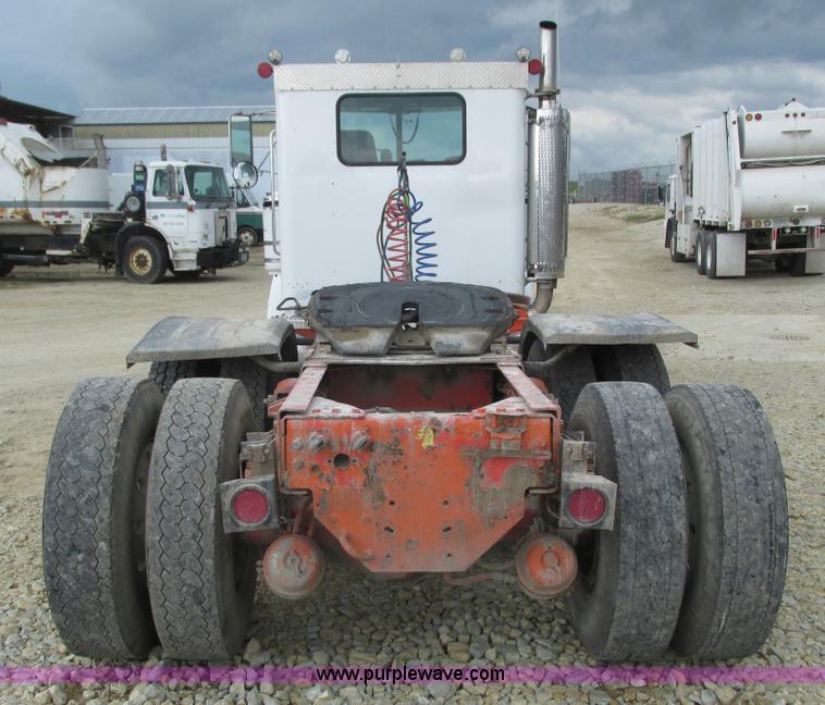 image for item K4063 1997 Peterbilt 379 semi truck