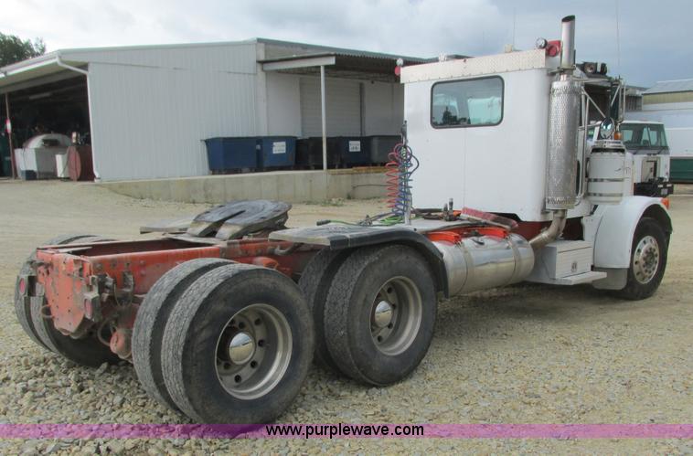 image for item K4063 1997 Peterbilt 379 semi truck