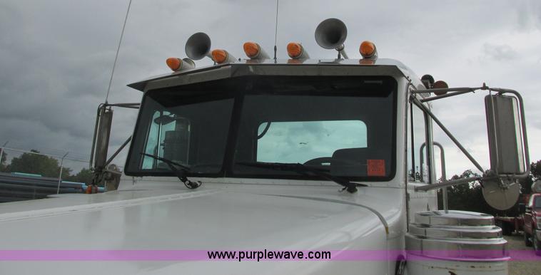 image for item K4063 1997 Peterbilt 379 semi truck