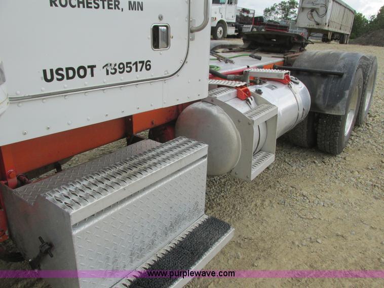 image for item K4063 1997 Peterbilt 379 semi truck