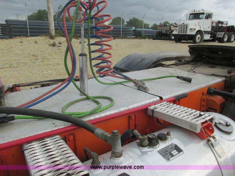 image for item K4063 1997 Peterbilt 379 semi truck
