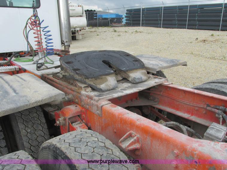 image for item K4063 1997 Peterbilt 379 semi truck