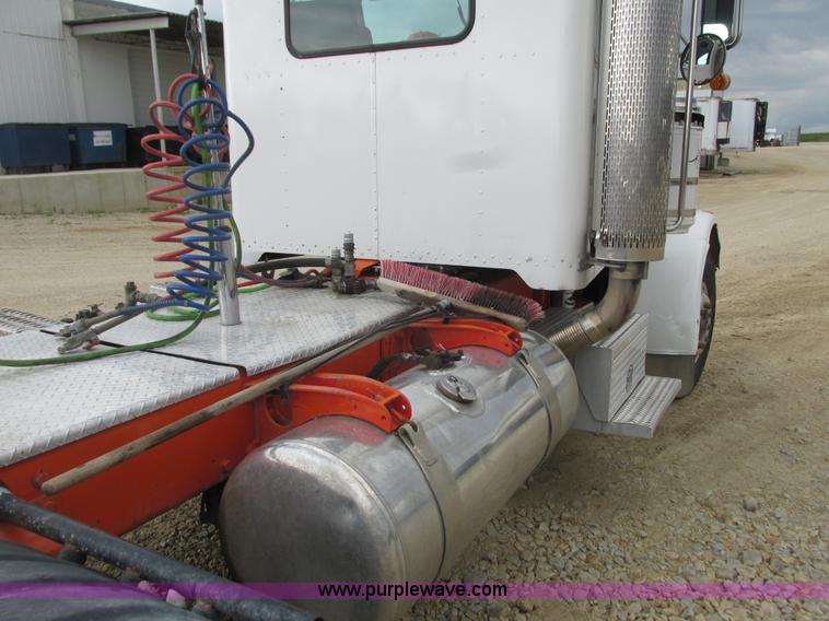 image for item K4063 1997 Peterbilt 379 semi truck