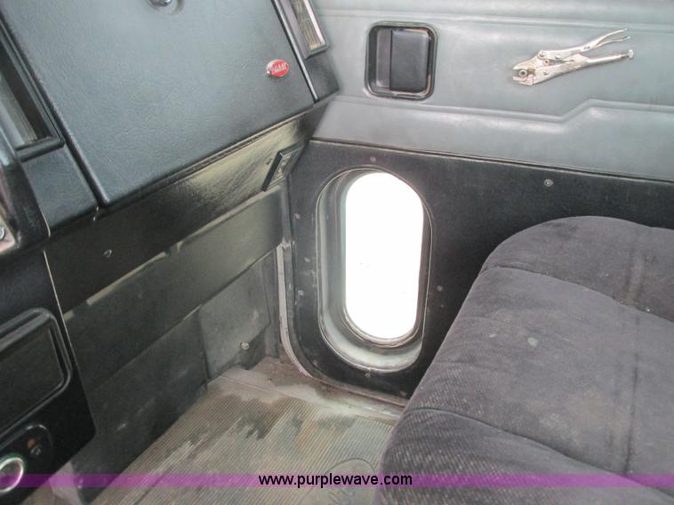 image for item K4063 1997 Peterbilt 379 semi truck