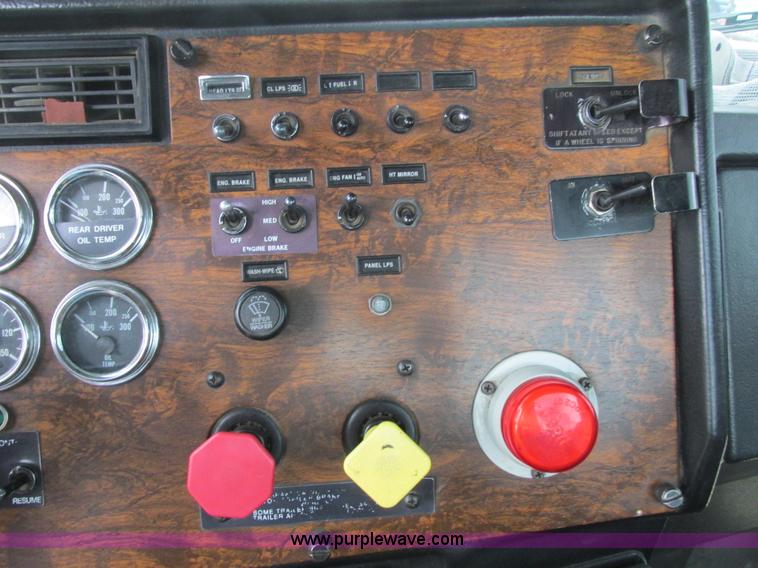 image for item K4063 1997 Peterbilt 379 semi truck