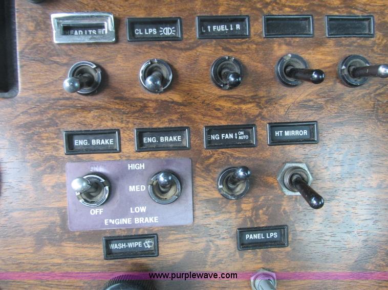 image for item K4063 1997 Peterbilt 379 semi truck