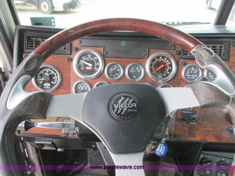 image for item K4063 1997 Peterbilt 379 semi truck