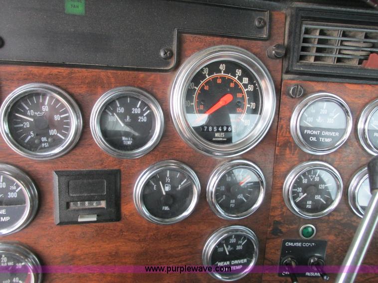 image for item K4063 1997 Peterbilt 379 semi truck