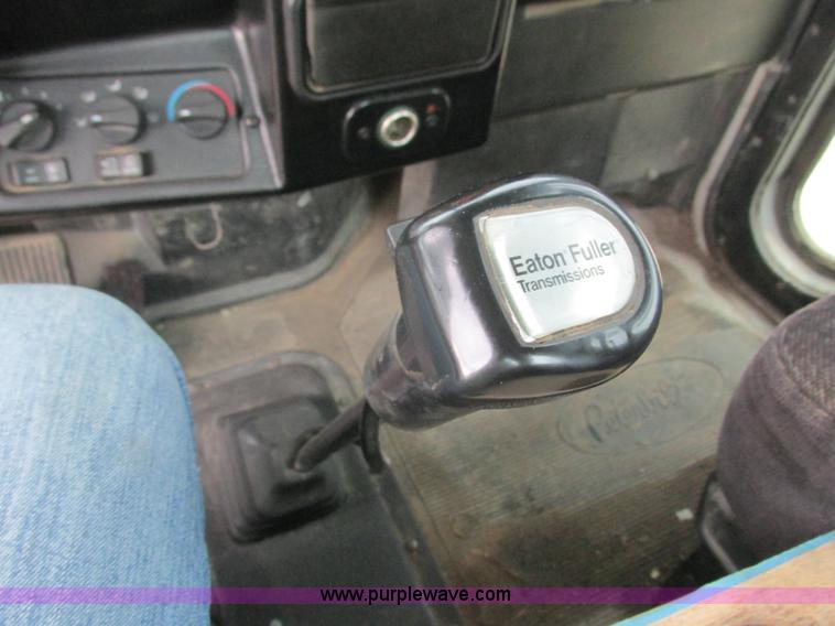 image for item K4063 1997 Peterbilt 379 semi truck