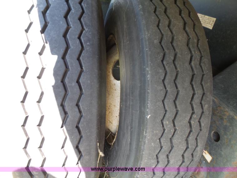 image for item K4668 2011 BWS 53VT3V Demountable Concepts trailer with storage boxes