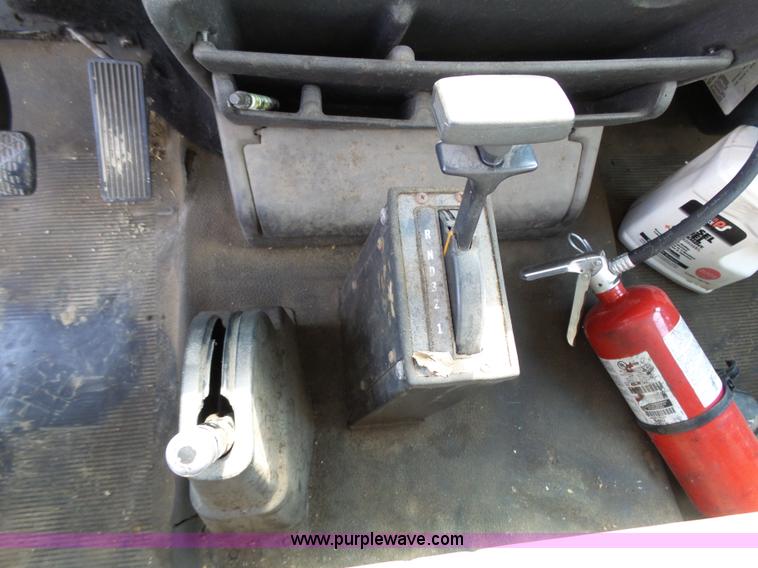 image for item K5323 1998 Freightliner FL70 box truck