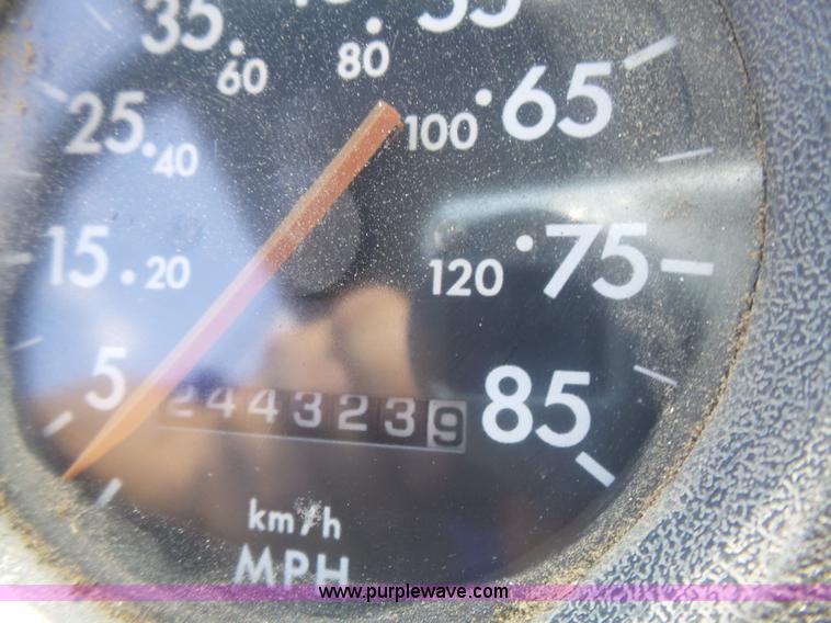 image for item K5323 1998 Freightliner FL70 box truck