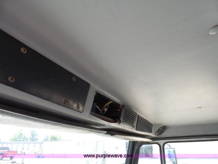 image for item K5323 1998 Freightliner FL70 box truck